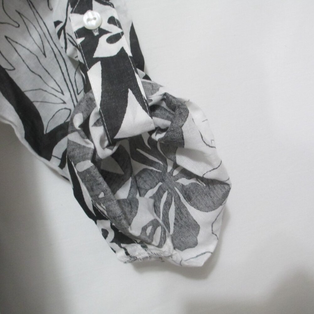 NWT Eden & Olivia Lightweight Floral Top Black White 3/4 Sleeve - Picture 8 of 9